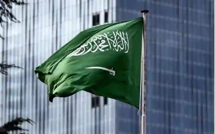 السعودية تقر عقوبات جديدة بحق من يشغل الموسيقى والأغاني في أوقات الصلاة