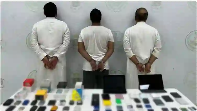 شرطة الرياض تبدأ القبض على المقيمين بسبب هذا الخطأ عند تحويل الاموال